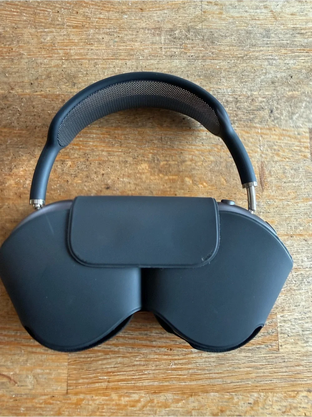 Wireless Over-Ear Apple Headphones in Matte Black
